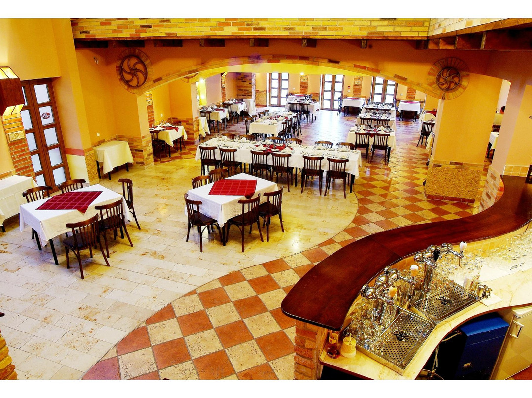 Malomudvar Restaurant Patisserie Pension and Event Venue主图