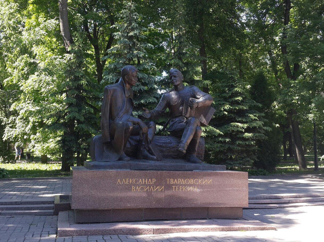 Monument to Aleksandr Tvardovskiy and Vasiliy Tyorkin-Smolensk必去景点