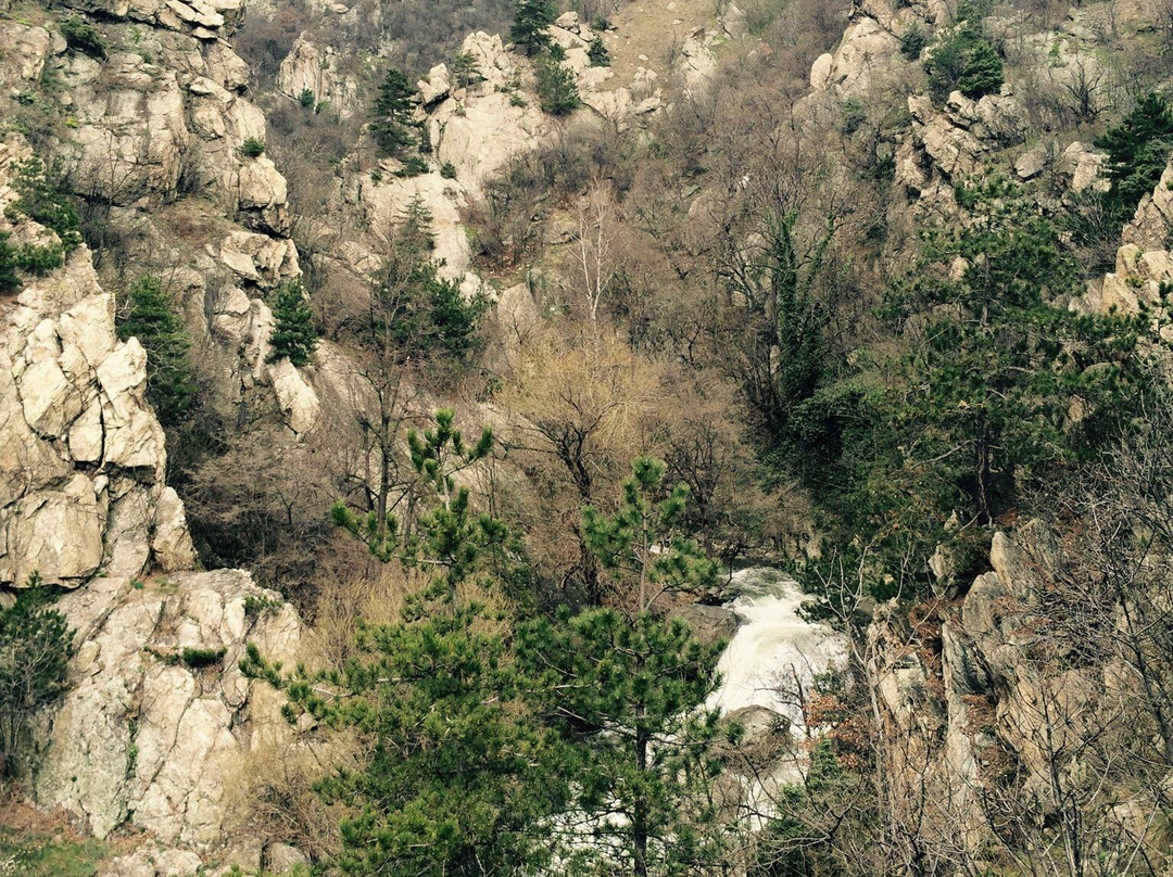 Suchurum Waterfall-卡尔洛沃必去景点