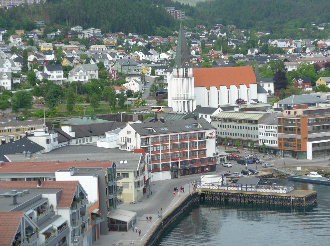 The Rose Maiden Molde Town Hall景点图片