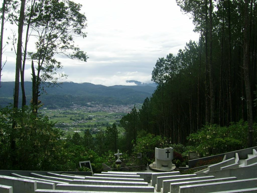 Salib Kasih Tarutung景点图片
