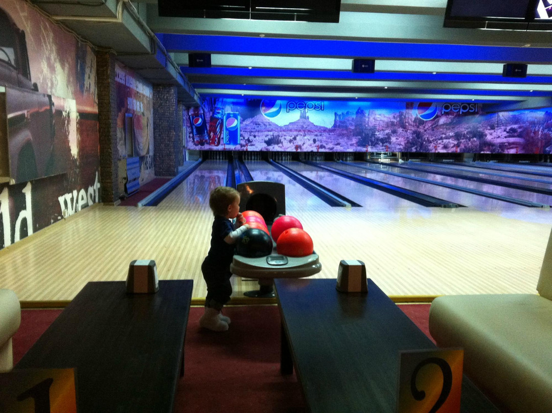 Strike Bowling-阿特劳必去景点