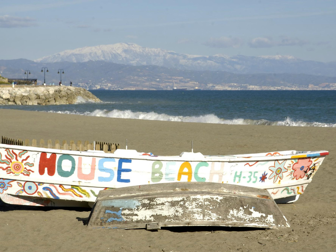 Playa de la Carihuela-托雷莫里诺斯必去景点