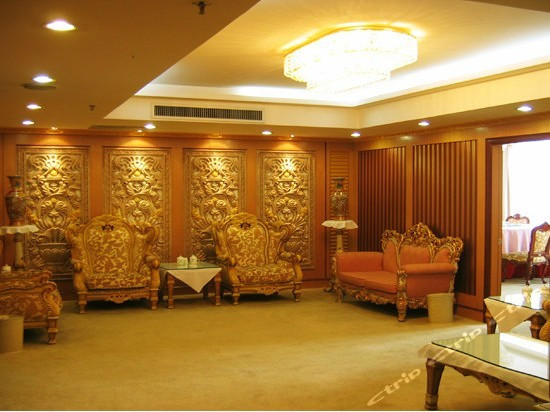 白金汉宫大酒店主图