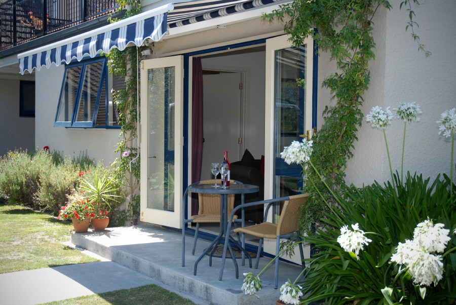 The Village Apartment, Just Steps to the Village Shops, Bars and Restaurants