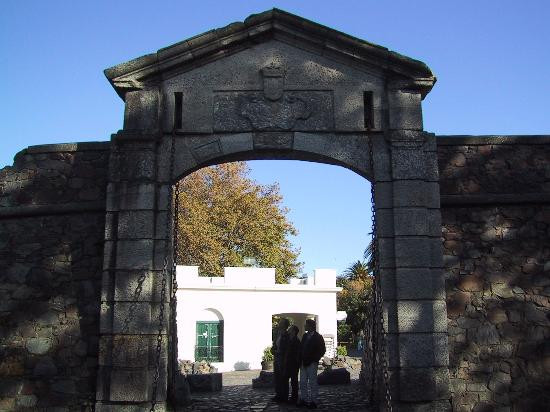 普埃塔休达德拉-科洛尼亚·德尔萨克拉门托城必去景点