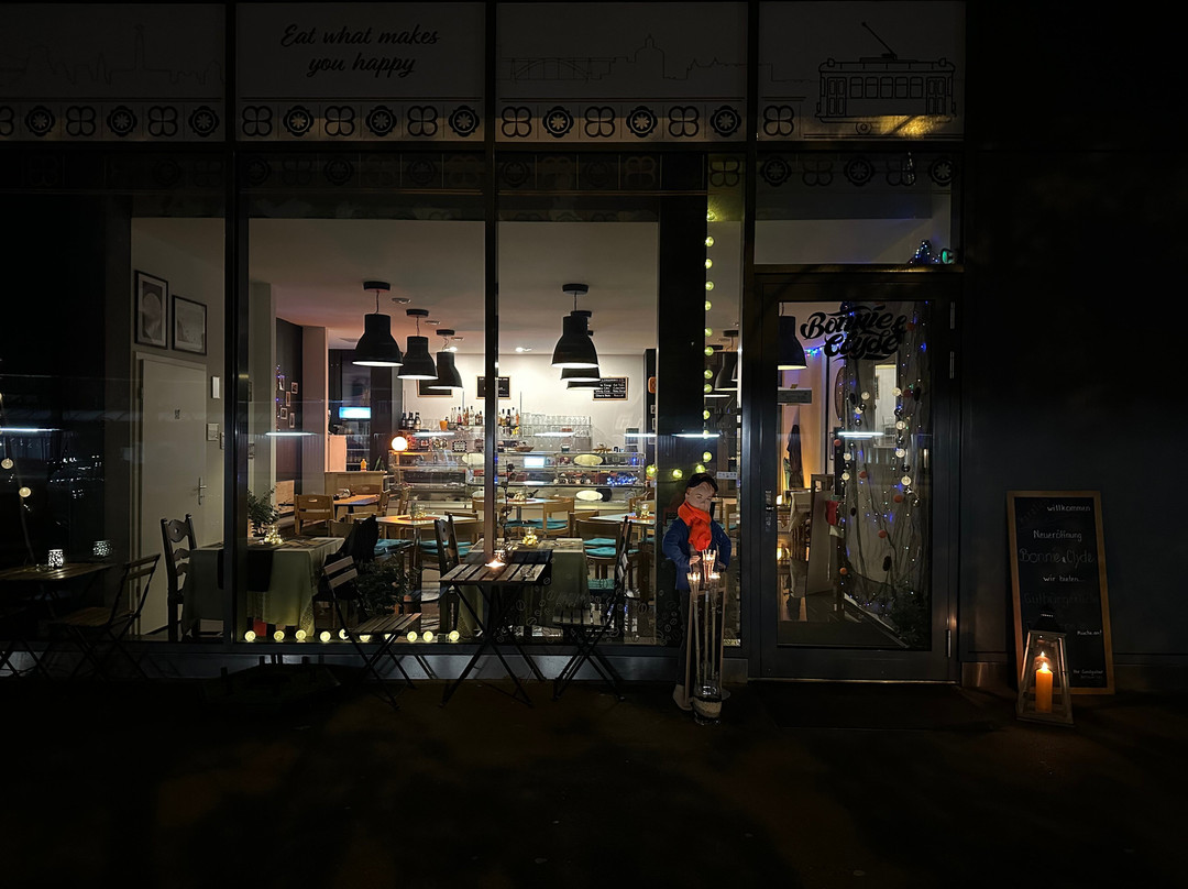 Bonnie & Clyde Bistro-restaurant