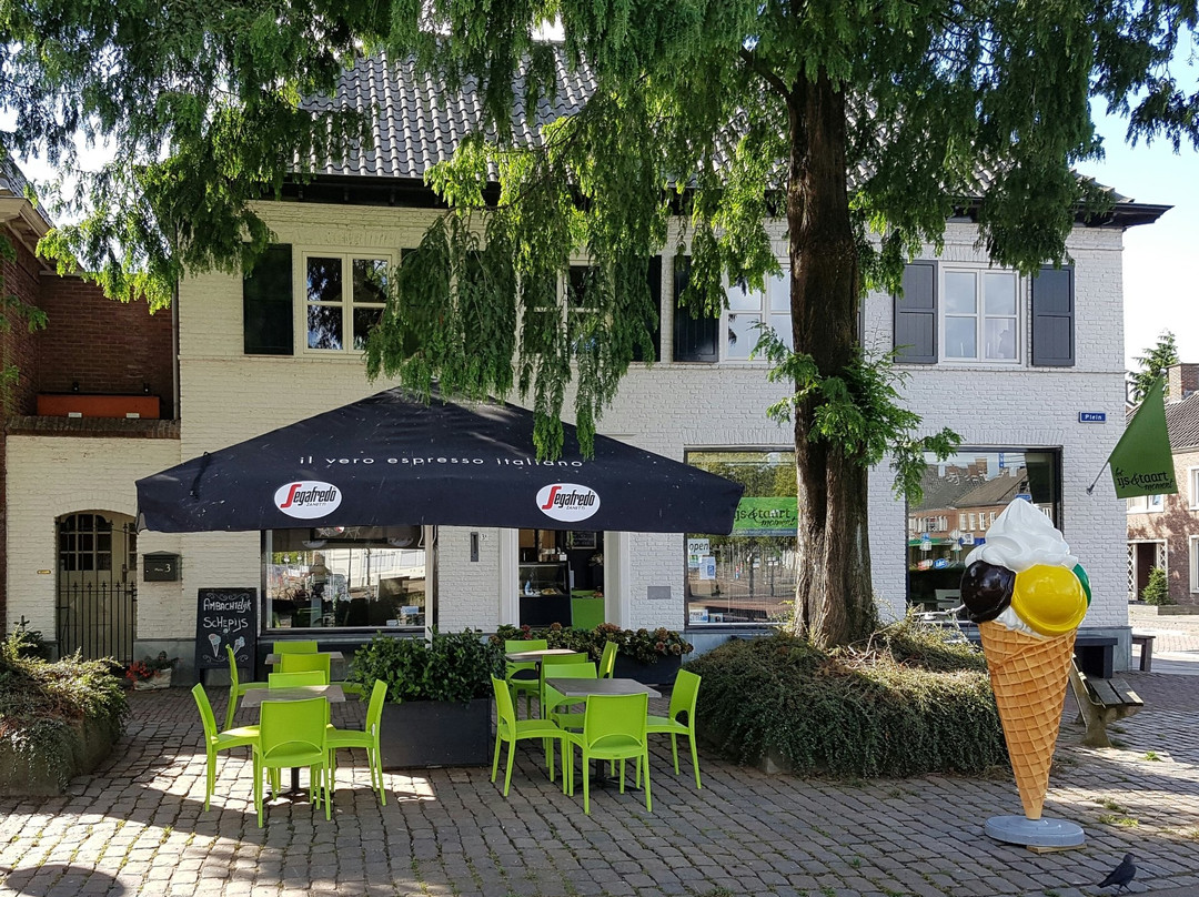 Vlijmen餐馆和美食-Het ijs en taart moment