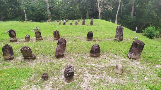 Mahligai Tomb Complex-Barus必去景点
