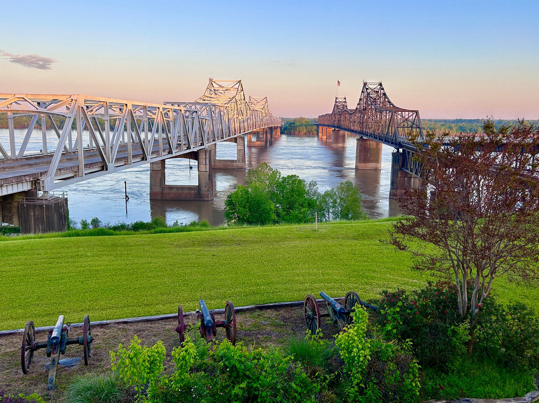Vicksburg Bridge景点图片