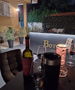 Bottiglia wine & deli餐厅图片
