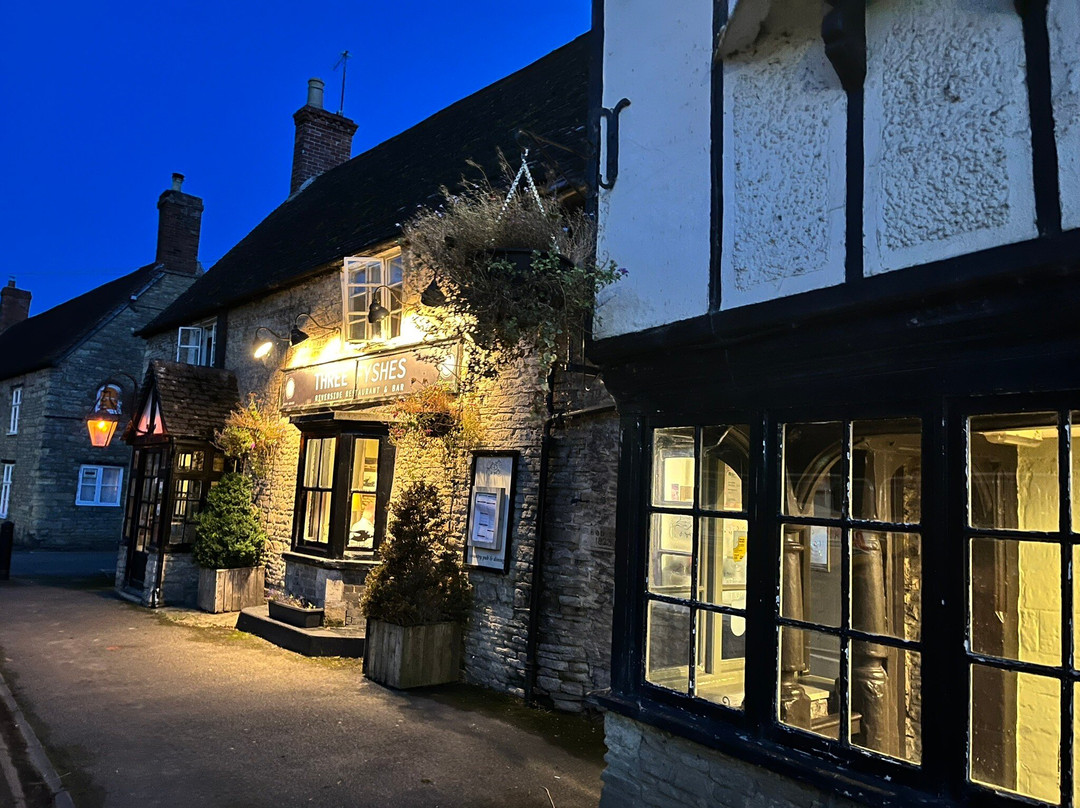 Newton Blossomville餐馆和美食-Three Fyshes Inn