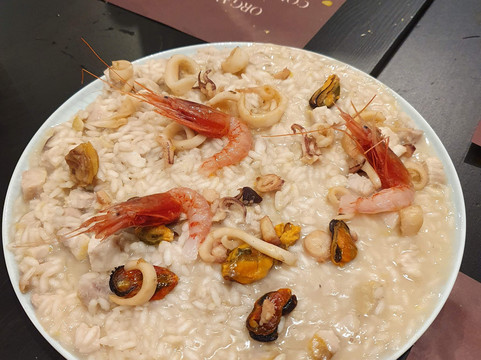 Walking Cap-贝加莫必去景点