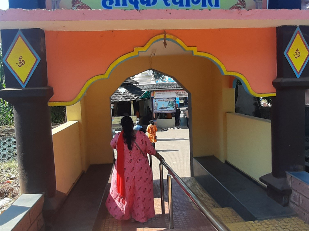 Velneshwar Shiva Temple景点图片
