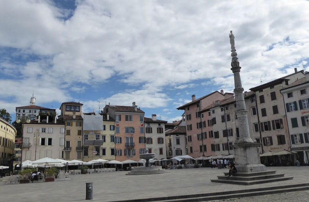 La Colonna con la Statua della Madonna con Bambino景点图片