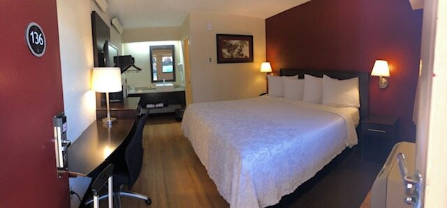 Red Roof PLUS+ Statesville主图