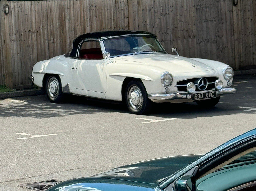 Webb's of Weybridge Classic Car Hire景点图片