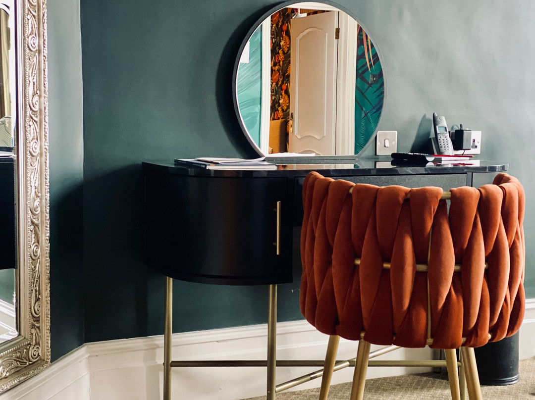 巴尔默草坪酒店主图