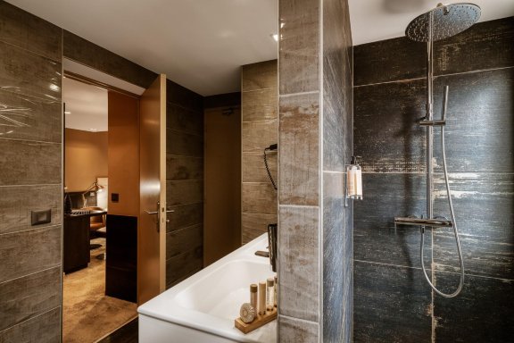 特兰普林酒店-浴室