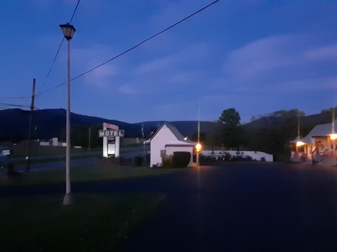 Hillside Hotel主图