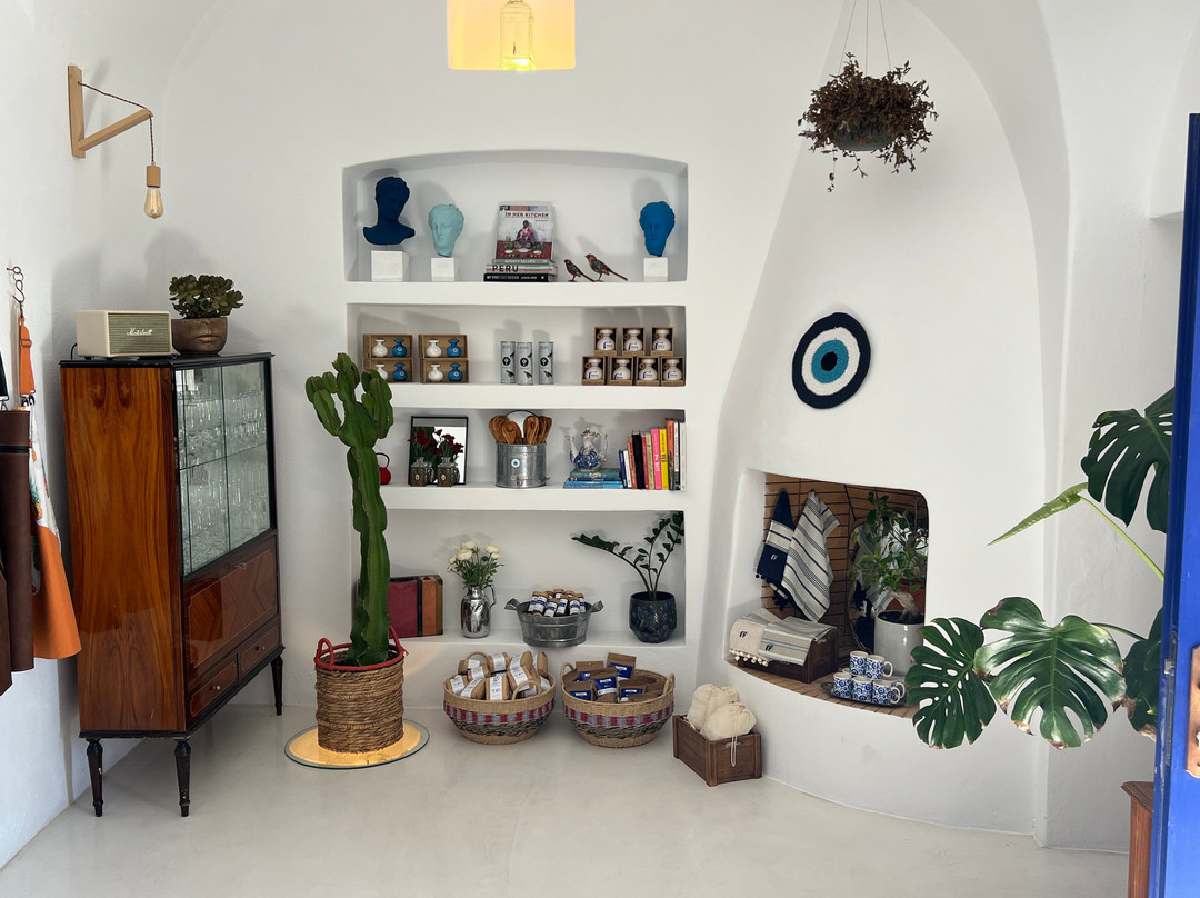 Petra Kouzina-梅加洛克豪略翁必去景点