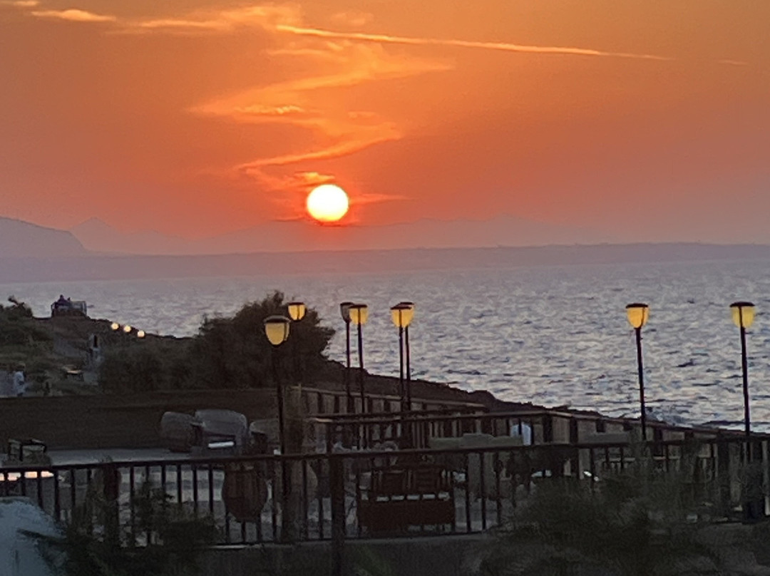 Maritimo Beach Hotel主图
