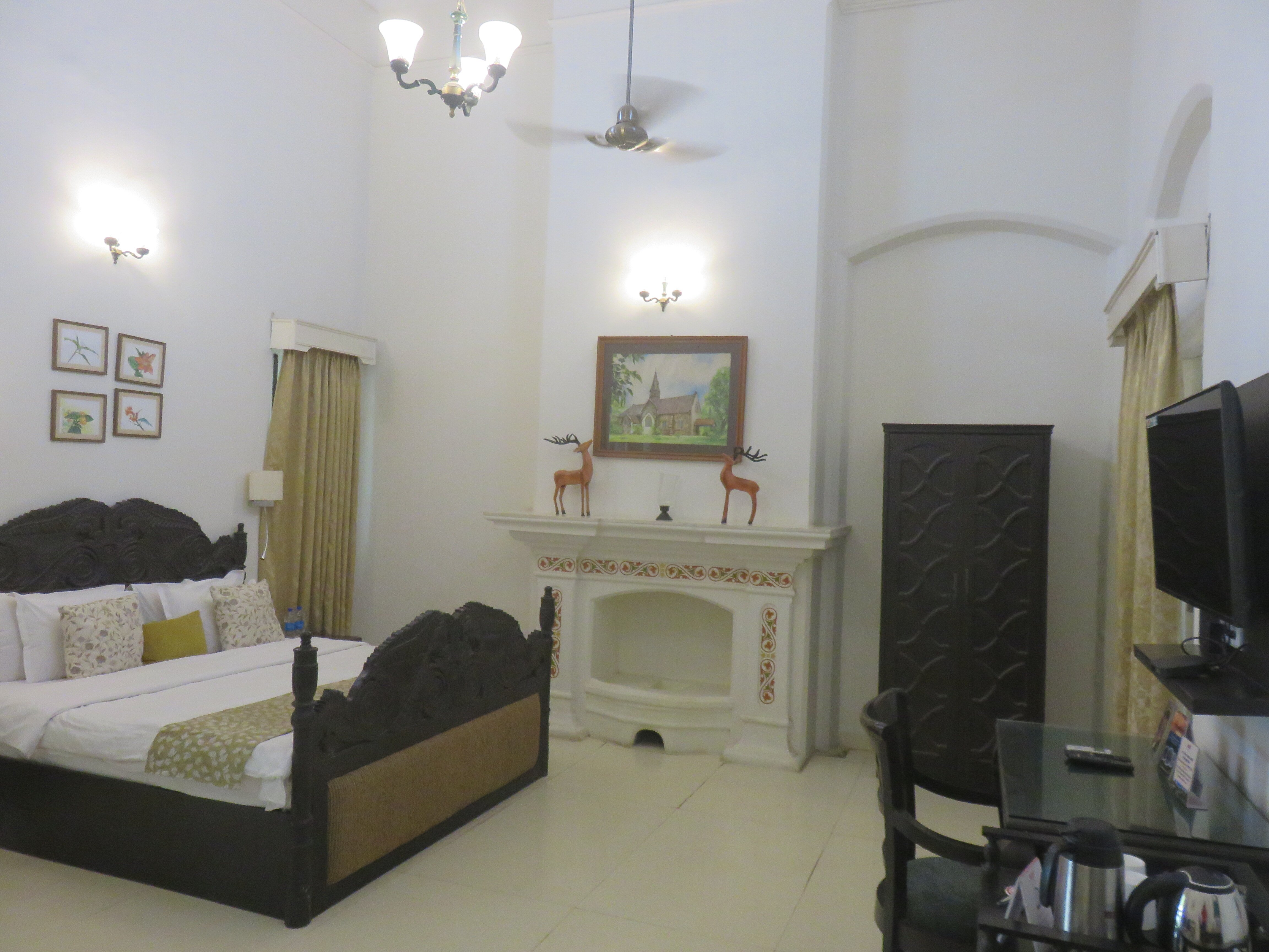MPT Rock End Manor Pachmarhi-客卧