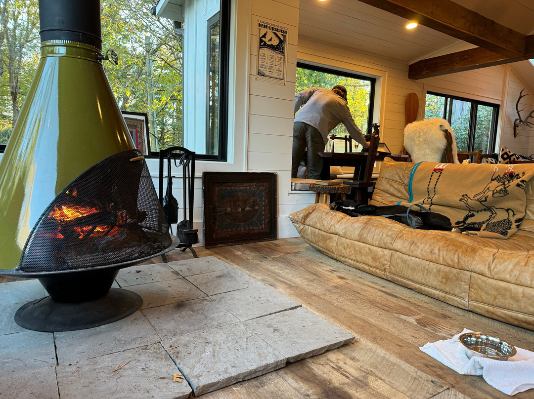 The Outpost Inn主图