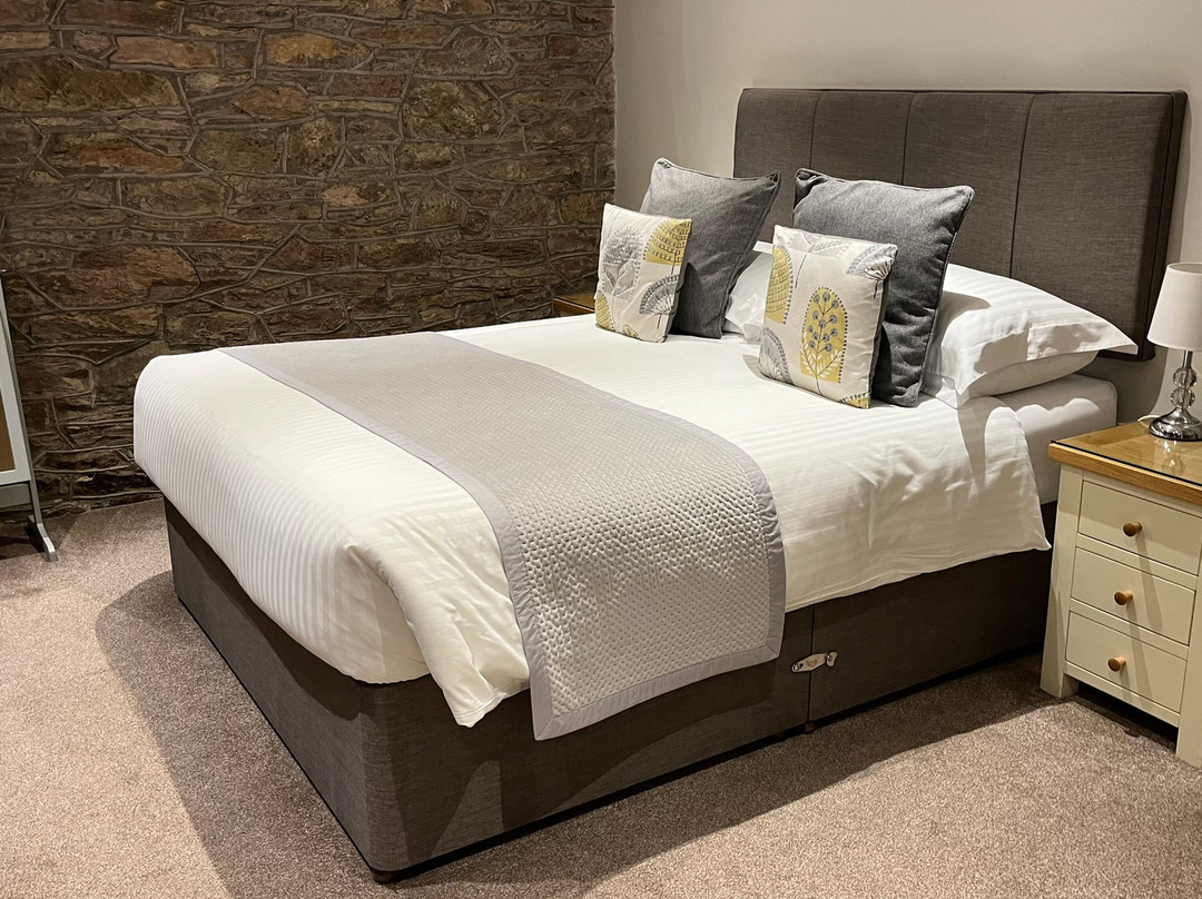 The Britannia Inn & Waves Restaurant主图