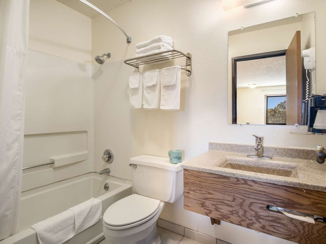 Americas Best Value Inn & Suites Harrisonville