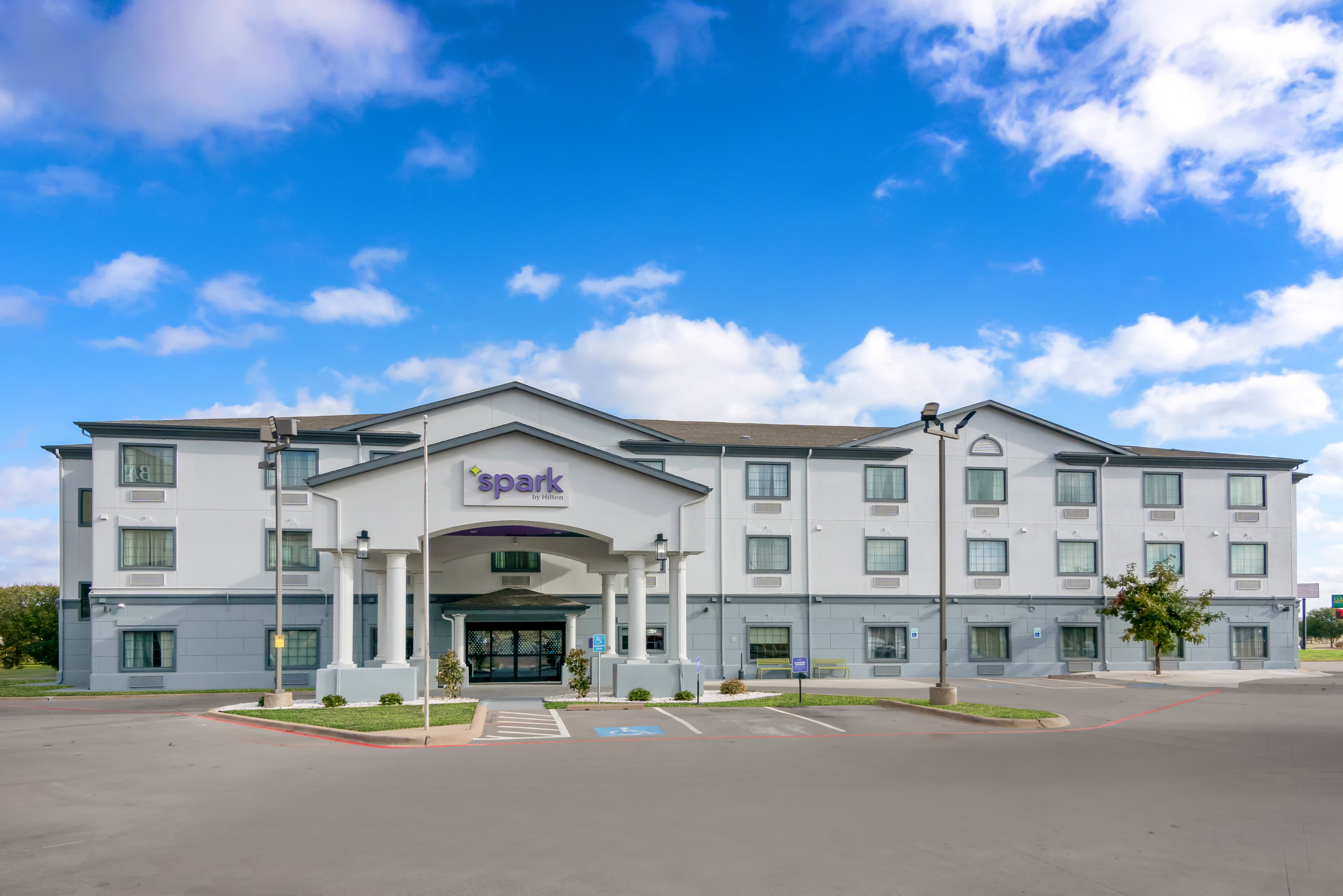 Spark by Hilton Wichita Falls-浴室