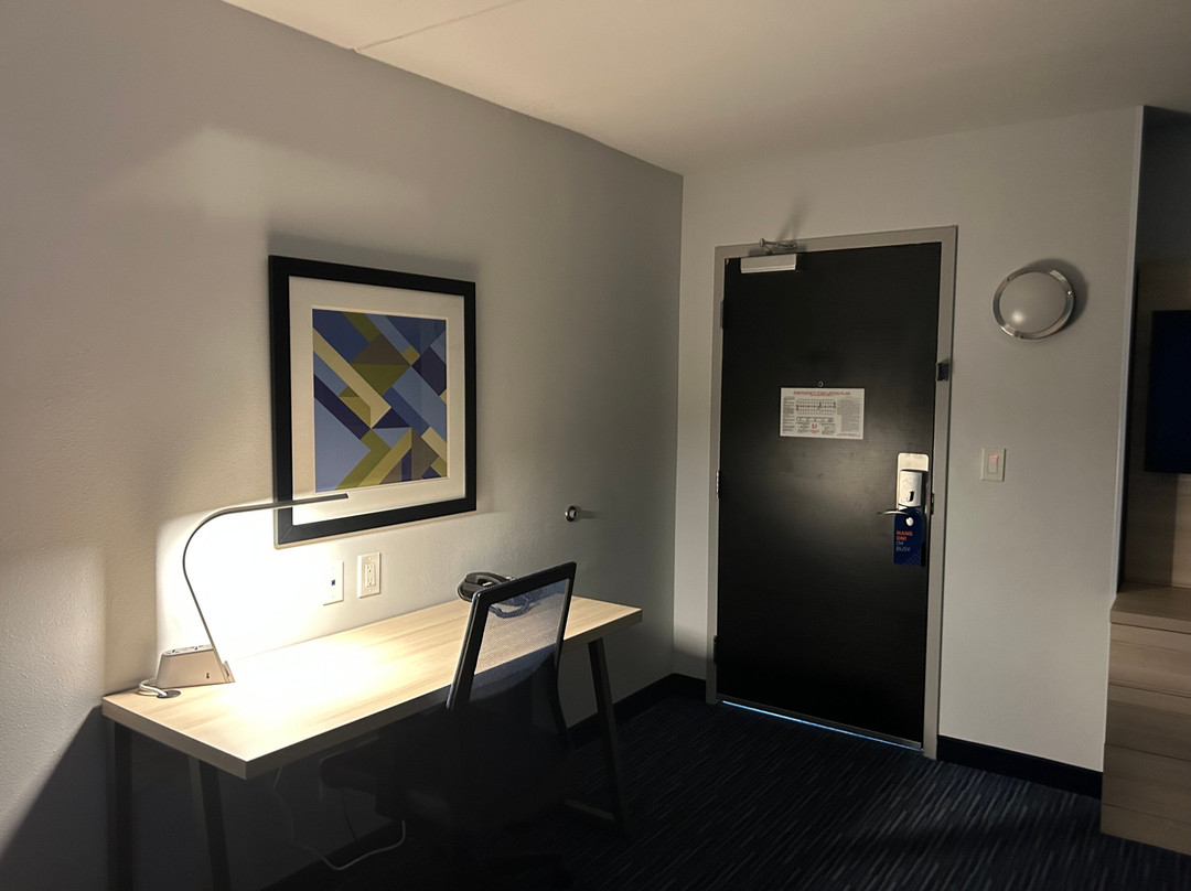 Holiday Inn Express Hotel & Suites Norfolk Airport by IHG主图