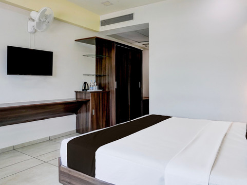 Townhouse Anand Formerly Hotel the Maison