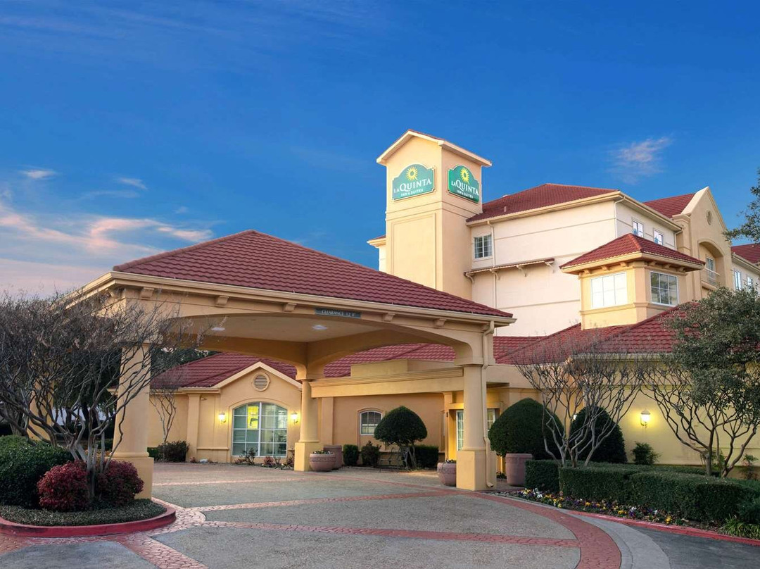 La Quinta Inn & Suites by Wyndham Dallas Arlington South