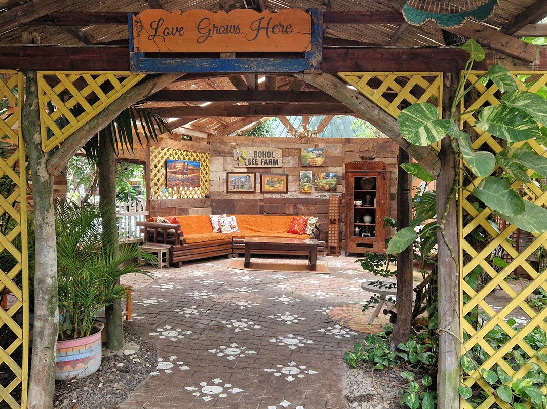 保和养蜂场酒店主图