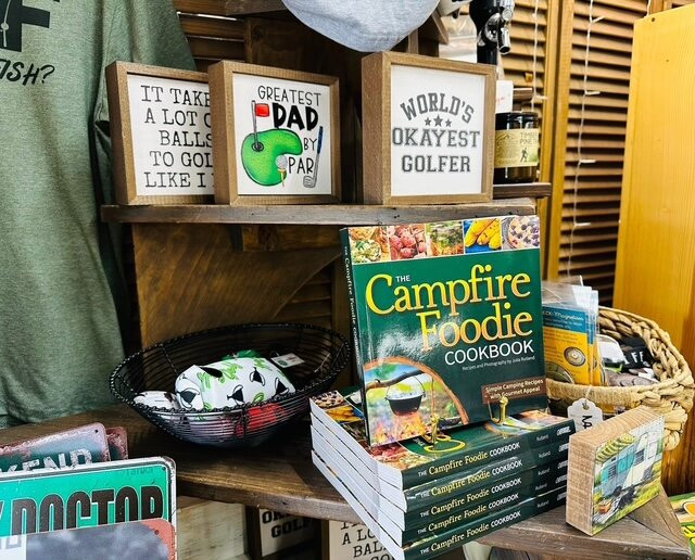 Salvage Sisters, A Repurposed Store-Baxter必去景点