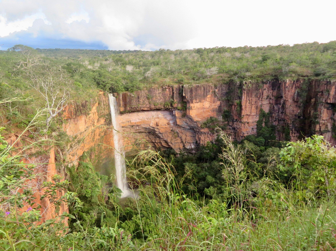 Veu da Noiva Waterfall-Chapada dos Guimaraes必去景点