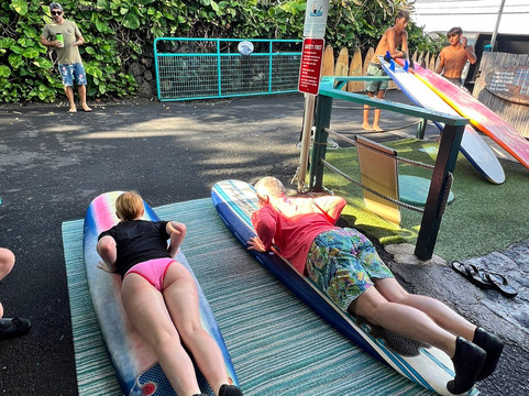 卡哈陆吾湾海上冲浪活动-凯鲁瓦-柯纳必去景点