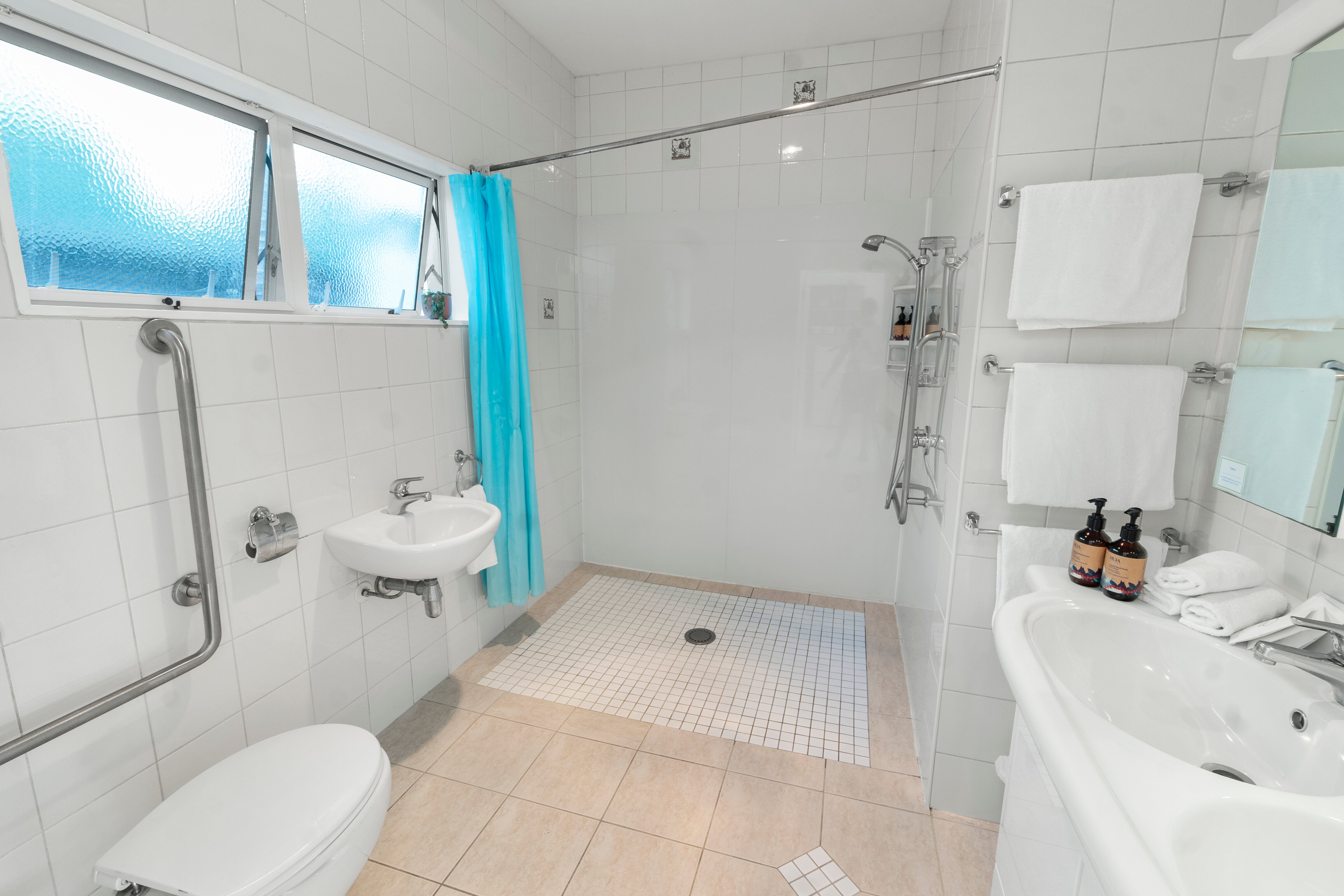 Admiral's View Lodge & Motel-浴室