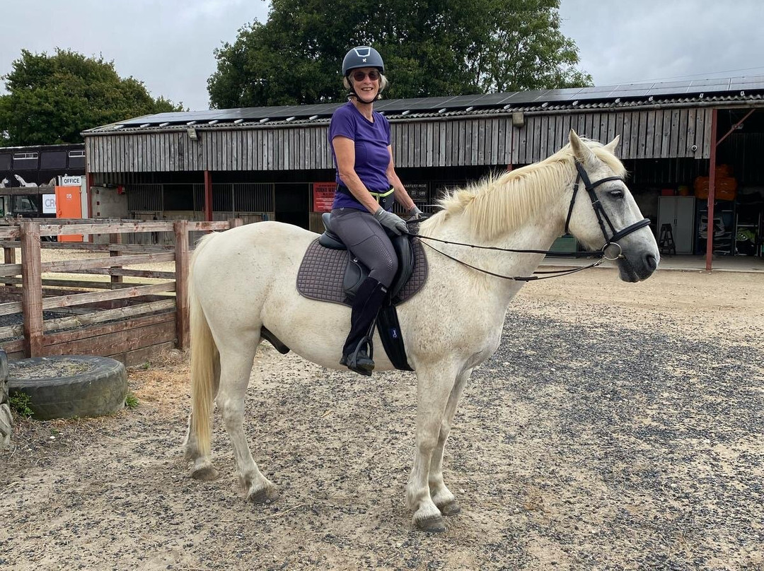 Bourton Vale Equestrian Centre-水上伯顿必去景点