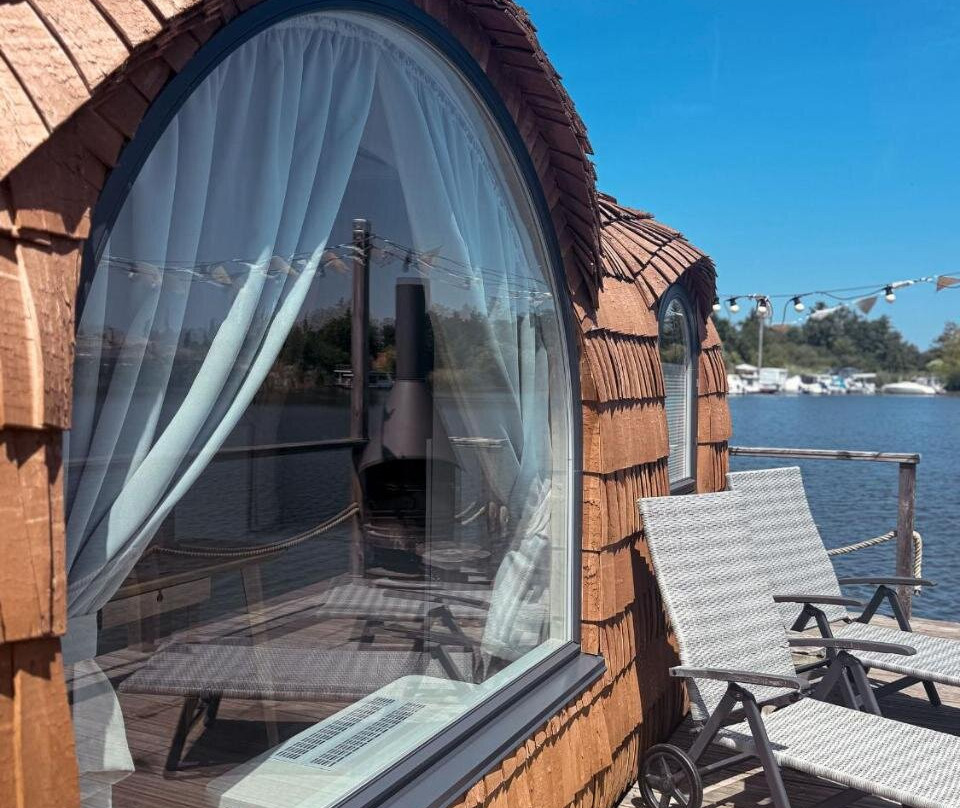 Lieblingsplatz Parey - Schwimmendes Iglu