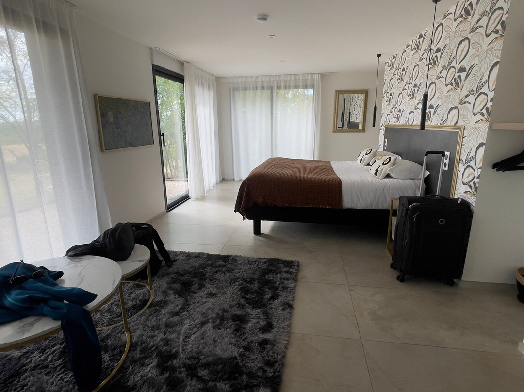 游吟诗人酒店主图