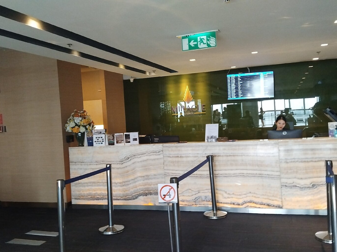 Miracle Lounge-Racha Thewa必去景点