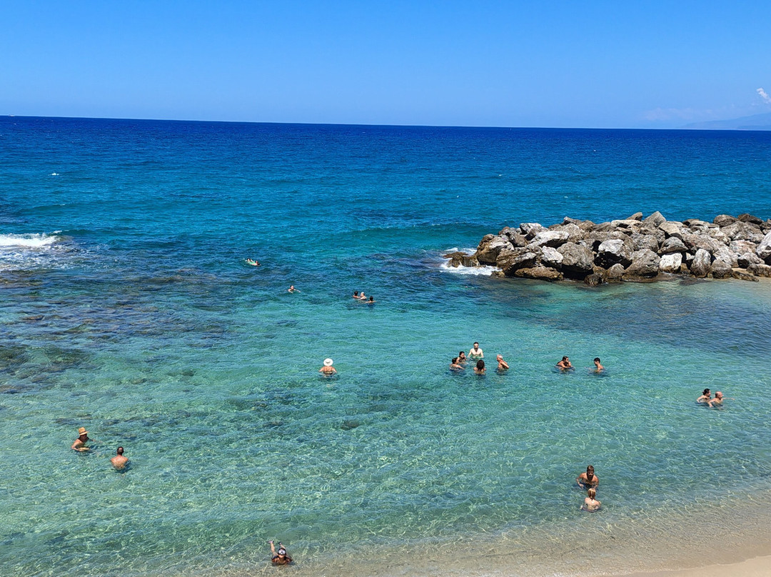 Spiaggia Libera Chiesa di Piedigrotta-皮佐必去景点