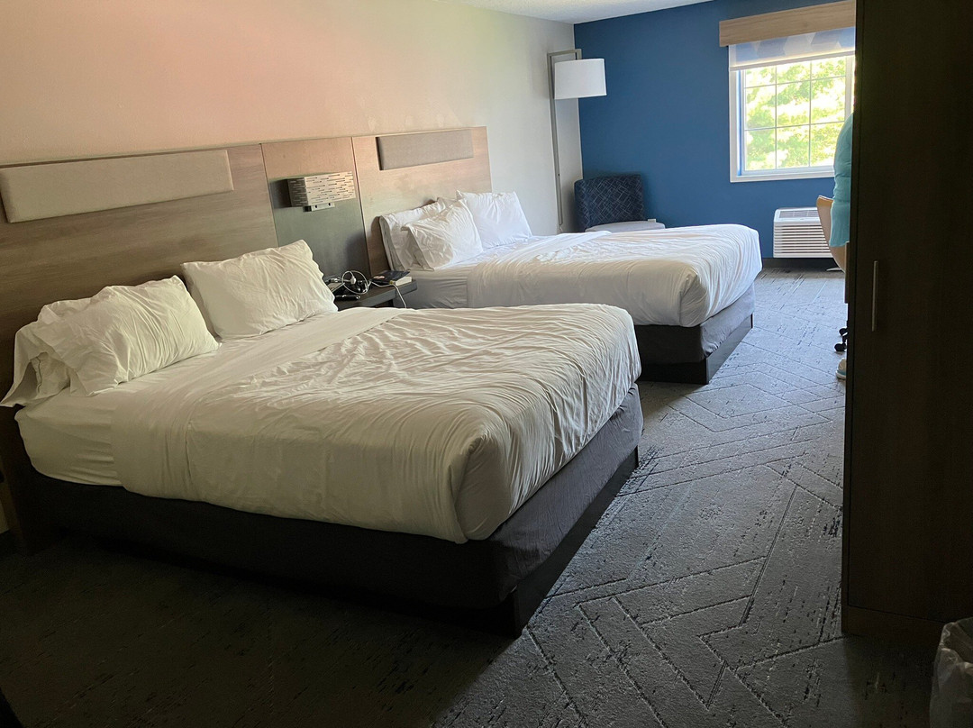 Holiday Inn Express & Suites St. Joseph Lakefront By IHG主图
