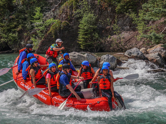 Canadian Rockies Rafting-坎莫尔必去景点