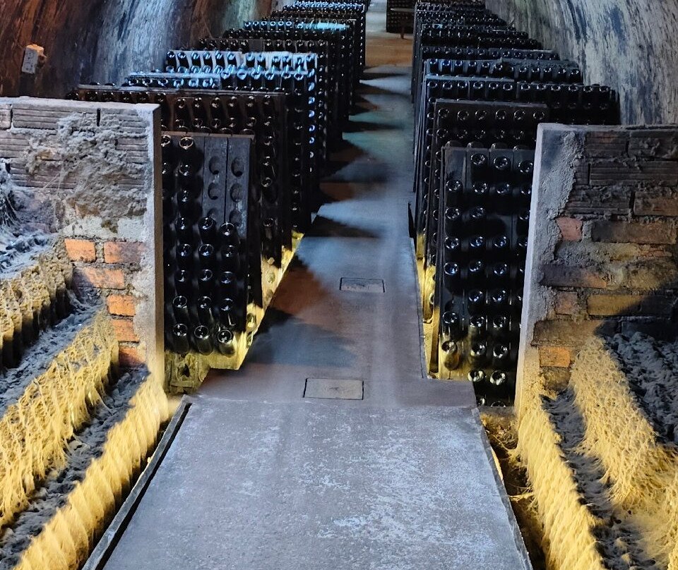 Caves Messias-梅阿利亚达必去景点