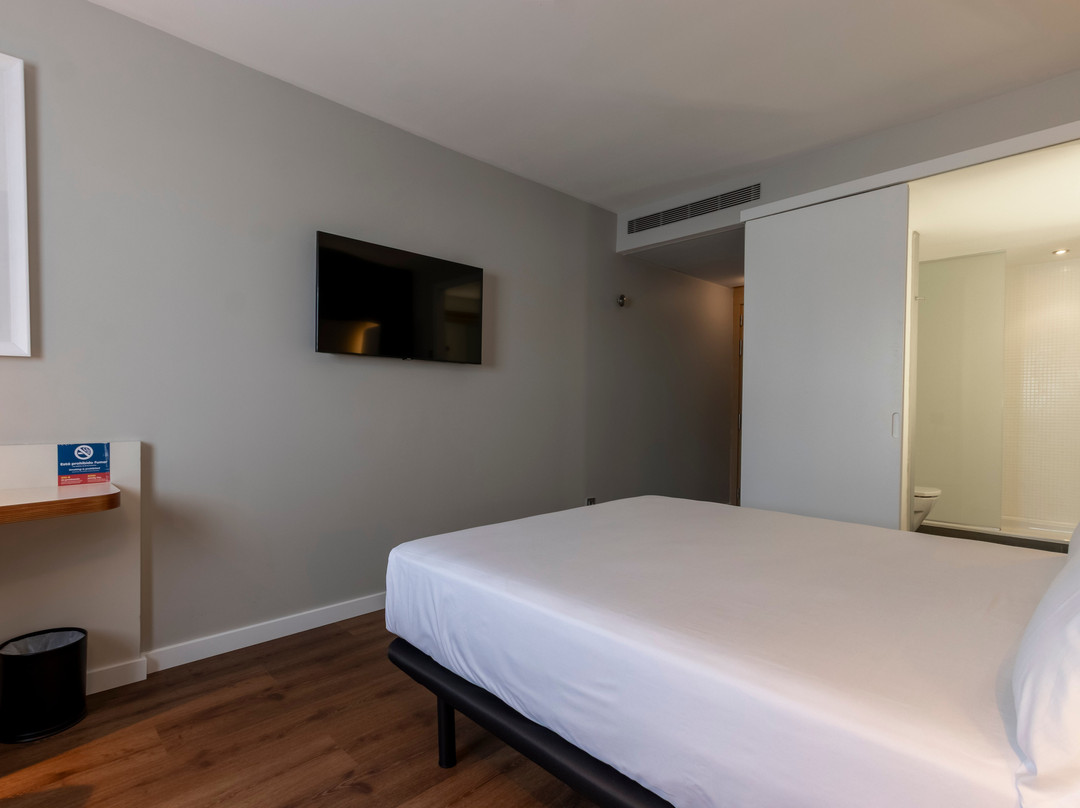 Travelodge Málaga Aeropuerto主图