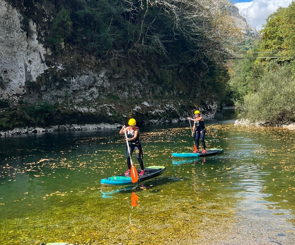 Escuela Asturiana de Surf-利亚内斯必去景点