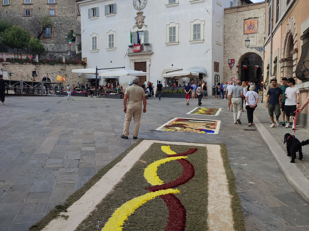 Piazza San Francesco-San Gemini必去景点